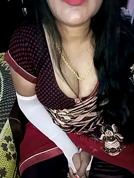 Snapshot of KannadaTamilTeluguBeauty chatting on 5, 12, 2025 KannadaTamilTeluguBeauty online show from 5, 12, 2025