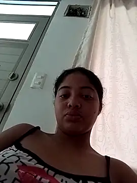 Snapshot of Camila-18w chatting on 29, 10, 2025 Camila-18w online show from 29, 10, 2025