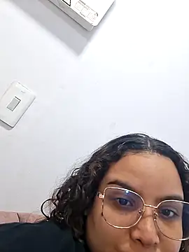 Aliciabloom online show from 16, 11, 2025