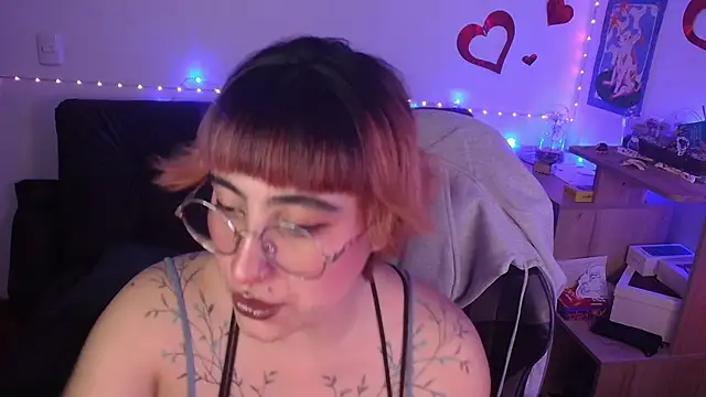 Miacatsito3 online show from 17, 4, 2026