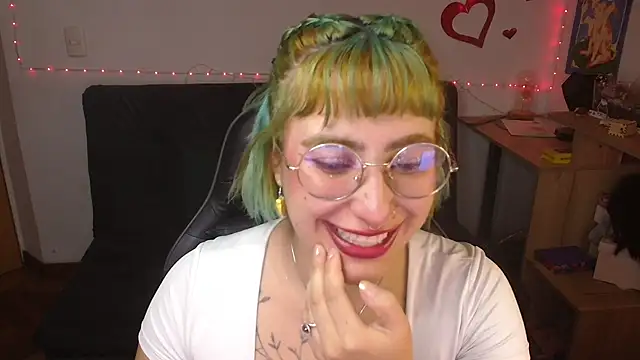 Snapshot of Miacatsito3 chatting on 14, 7, 2026 Miacatsito3 online show from 14, 7, 2026