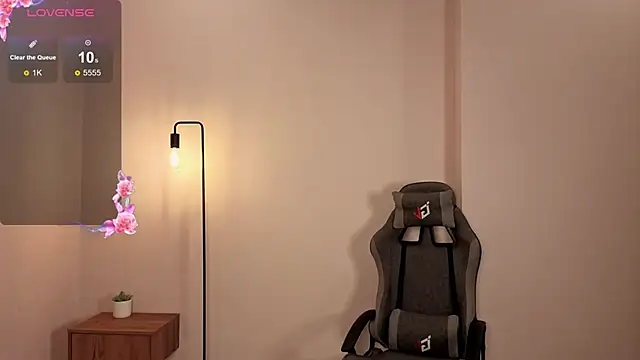 Snapshot of Frences_Eyes chatting on 8, 11, 2025 Frences Eyes online show from 8, 11, 2025