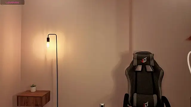 Snapshot of Frences_Eyes chatting on 12, 11, 2025 Frences Eyes online show from 12, 11, 2025