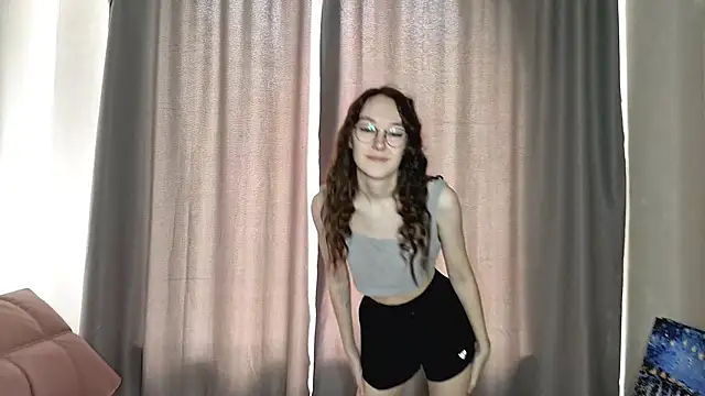 Snapshot of BritniMaddocks chatting on 29, 9, 2025 BritniMaddocks online show from 29, 9, 2025