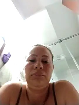 LaraCaliente online show from 30, 9, 2025