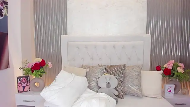 Snapshot of MelodySweetHoney chatting on 12, 11, 2025 MelodySweetHoney online show from 12, 11, 2025