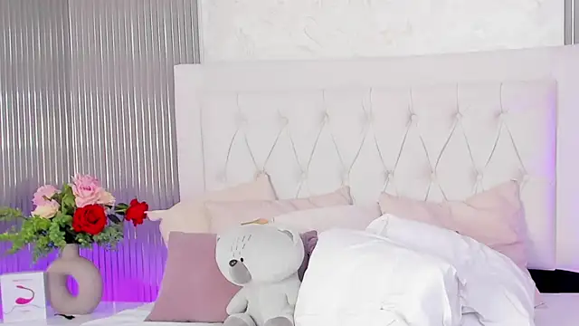 Snapshot of MelodySweetHoney chatting on 18, 11, 2025 MelodySweetHoney online show from 18, 11, 2025