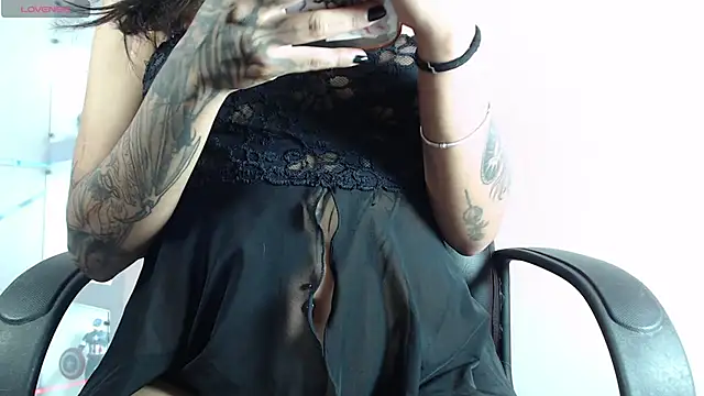 Snapshot of MavisManson chatting on 23, 10, 2025 MavisManson online show from 23, 10, 2025