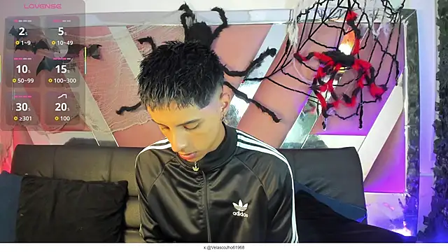 Snapshot of EstivenSallas chatting on 8, 10, 2025 EstivenSallas online show from 8, 10, 2025