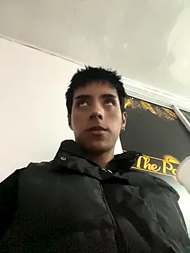 Snapshot of EstivenSallas chatting on 18, 11, 2025 EstivenSallas online show from 18, 11, 2025