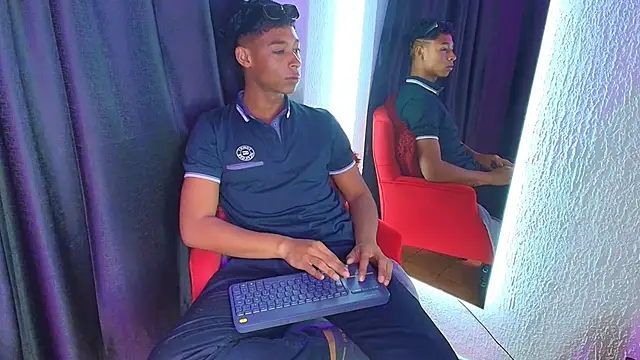 Snapshot of CoffeNaughty_nom chatting on 18, 9, 2025 CoffeNaughty nom online show from 18, 9, 2025