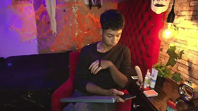 Snapshot of CoffeNaughty_nom chatting on 4, 11, 2025 CoffeNaughty nom online show from 4, 11, 2025