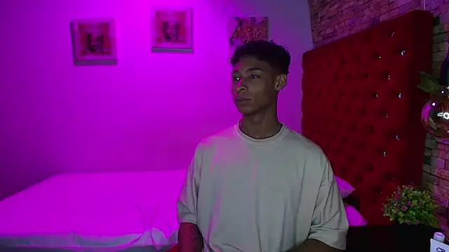 Snapshot of CoffeNaughty_nom chatting on 11, 11, 2025 CoffeNaughty nom online show from 11, 11, 2025