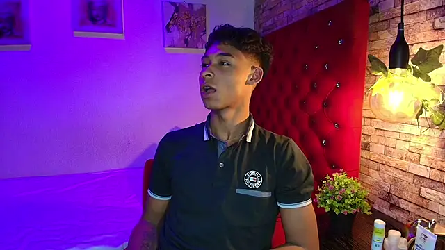 Snapshot of CoffeNaughty_nom chatting on 12, 11, 2025 CoffeNaughty nom online show from 12, 11, 2025