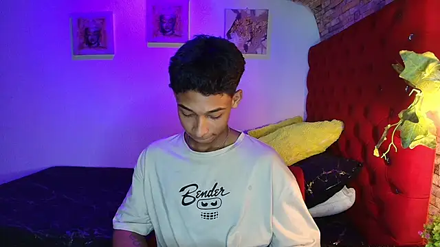 Snapshot of CoffeNaughty_nom chatting on 15, 11, 2025 CoffeNaughty nom online show from 15, 11, 2025