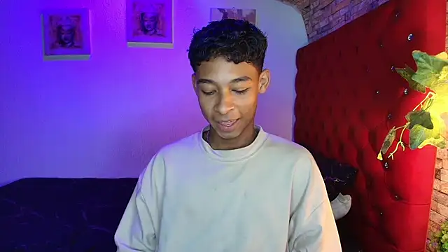 Snapshot of CoffeNaughty_nom chatting on 18, 11, 2025 CoffeNaughty nom online show from 18, 11, 2025