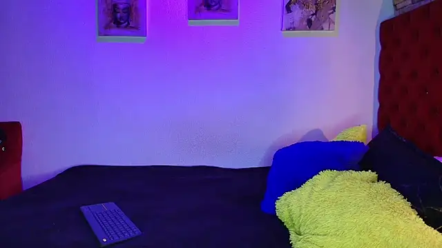 Snapshot of CoffeNaughty_nom chatting on 19, 11, 2025 CoffeNaughty nom online show from 19, 11, 2025