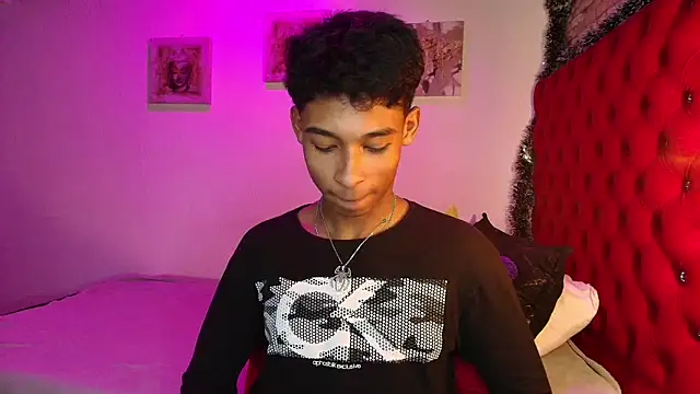 Snapshot of CoffeNaughty_nom chatting on 23, 11, 2025 CoffeNaughty nom online show from 23, 11, 2025