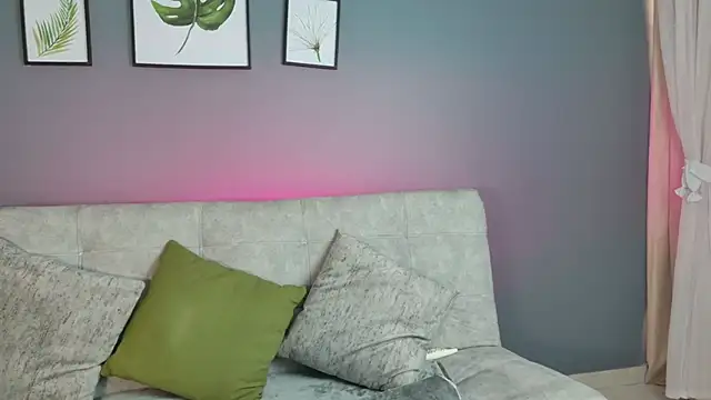 Vicky kittyy online show from 12, 4, 2026