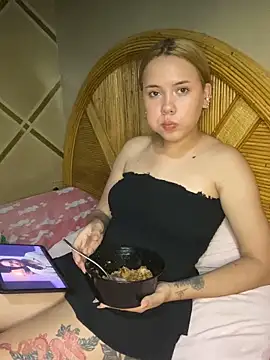 Snapshot of coupleyys chatting on 19, 5, 2026 coupleyys online show from 19, 5, 2026