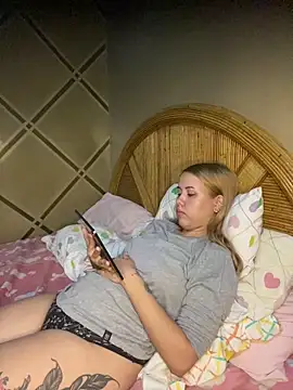 Snapshot of coupleyys chatting on 21, 5, 2026 coupleyys online show from 21, 5, 2026