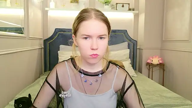 Snapshot of Alida_Brice chatting on 27, 11, 2025 Alida Brice online show from 27, 11, 2025