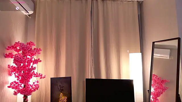 Snapshot of Flirty_lee chatting on 11, 11, 2025 Flirty lee online show from 11, 11, 2025