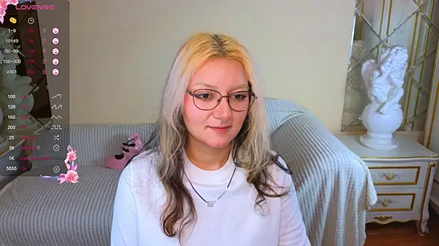 JuicyLullu online show from 22, 11, 2025