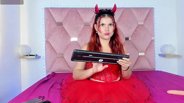 La Diabla8 online show from 14, 10, 2025