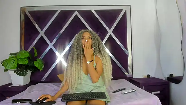 Snapshot of angelkyraasm chatting on 4, 4, 2026 angelkyraasm online show from 4, 4, 2026