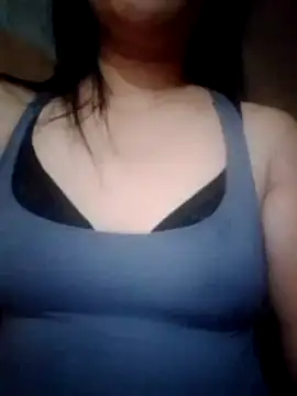 Snapshot of sweet_bella16 chatting on 12, 10, 2025 sweet bella16 online show from 12, 10, 2025
