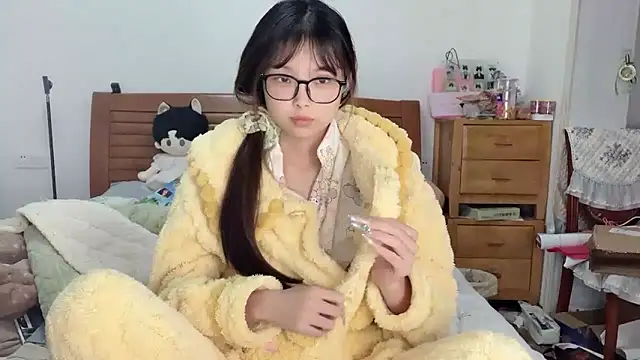 Akong11 online show from 4, 12, 2025