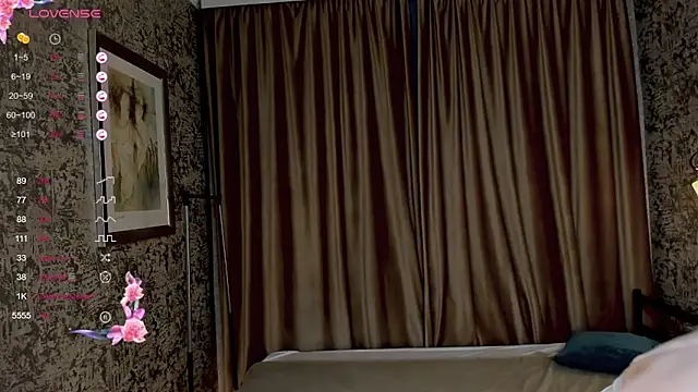 Snapshot of AlettaEve chatting on 26, 9, 2025 AlettaEve online show from 26, 9, 2025