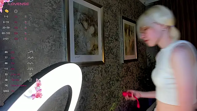 Snapshot of AlettaEve chatting on 15, 10, 2025 AlettaEve online show from 15, 10, 2025