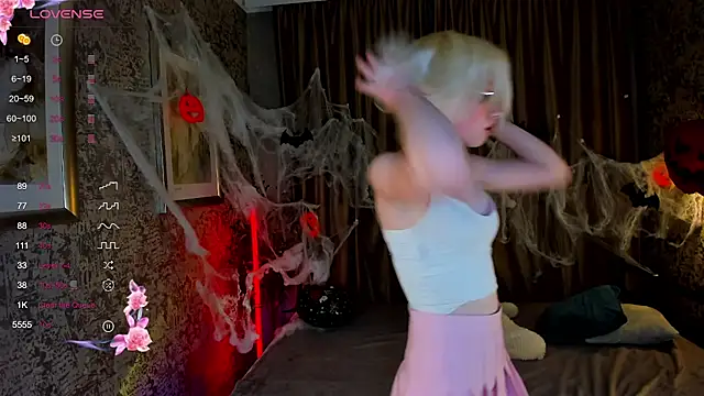 Snapshot of AlettaEve chatting on 17, 10, 2025 AlettaEve online show from 17, 10, 2025