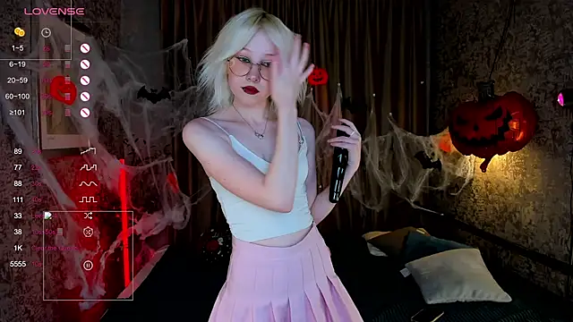 Snapshot of AlettaEve chatting on 21, 10, 2025 AlettaEve online show from 21, 10, 2025