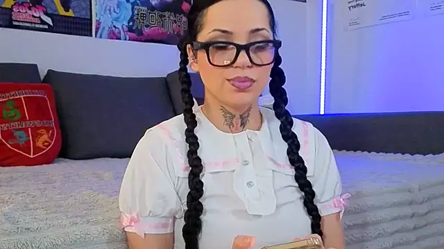 KiraQuinn1 online show from 25, 3, 2026