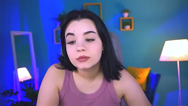 Snapshot of leslierowe_ chatting on 5, 10, 2025 leslierowe online show from 5, 10, 2025
