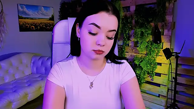 leslierowe  online show from 24, 10, 2025