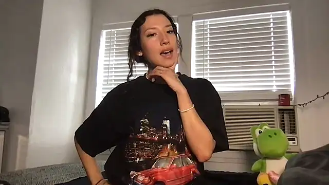 Snapshot of yoursweetestlilly chatting on 1, 4, 2026 yoursweetestlilly online show from 1, 4, 2026