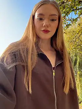 MilaMoone online show from 7, 11, 2025