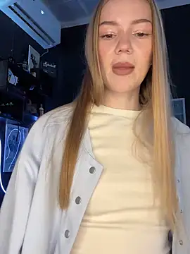 Snapshot of MilaMoone chatting on 18, 1, 2026 MilaMoone online show from 18, 1, 2026