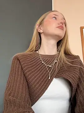 Snapshot of MilaMoone chatting on 6, 2, 2026 MilaMoone online show from 6, 2, 2026