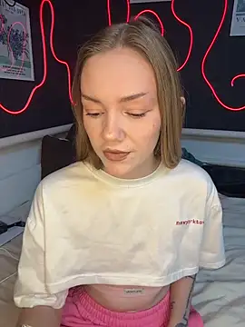 Snapshot of MilaMoone chatting on 17, 2, 2026 MilaMoone online show from 17, 2, 2026