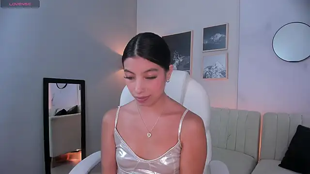 Tiffany Low online show from 29, 11, 2025