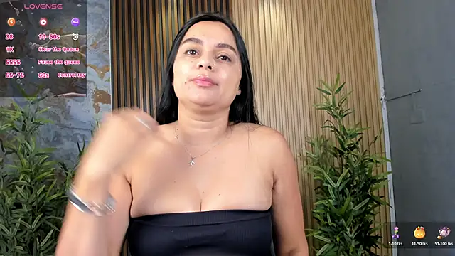 Snapshot of Megancoxx chatting on 28, 10, 2025 Megancoxx online show from 28, 10, 2025