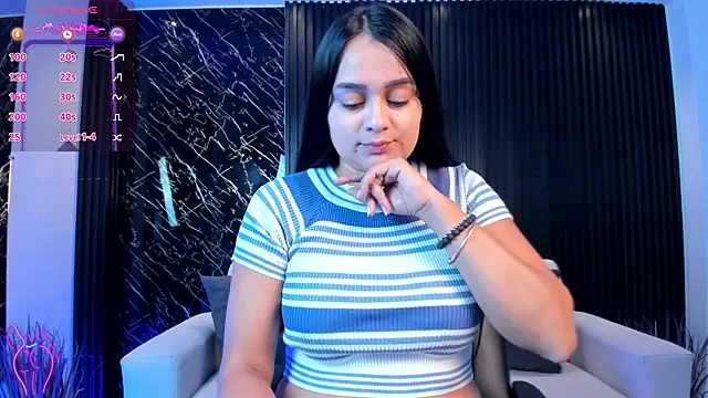 Snapshot of Megancoxx chatting on 11, 11, 2025 Megancoxx online show from 11, 11, 2025