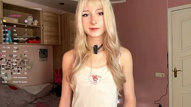 Snapshot of FridaAaberg chatting on 16, 11, 2025 FridaAaberg online show from 16, 11, 2025