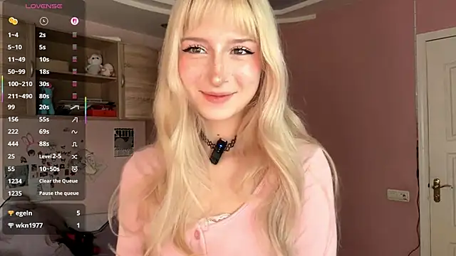 Snapshot of FridaAaberg chatting on 26, 11, 2025 FridaAaberg online show from 26, 11, 2025