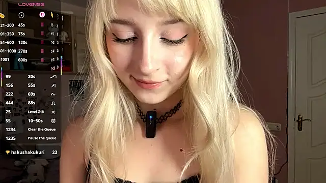 Snapshot of FridaAaberg chatting on 29, 11, 2025 FridaAaberg online show from 29, 11, 2025